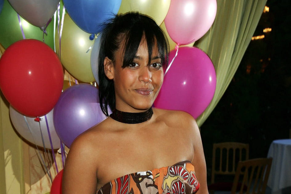 Amel Bent, scintillante avec sa douce frange effil&eacute;e