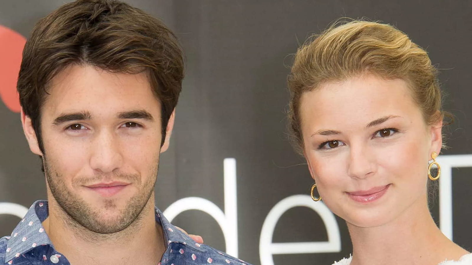 Emily VanCamp et Joshua Bowman