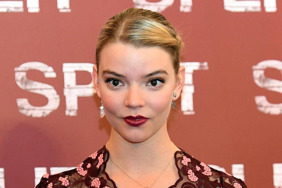 La m&egrave;che tress&eacute;e et plaqu&eacute;e d'Anya Taylor-Joy
