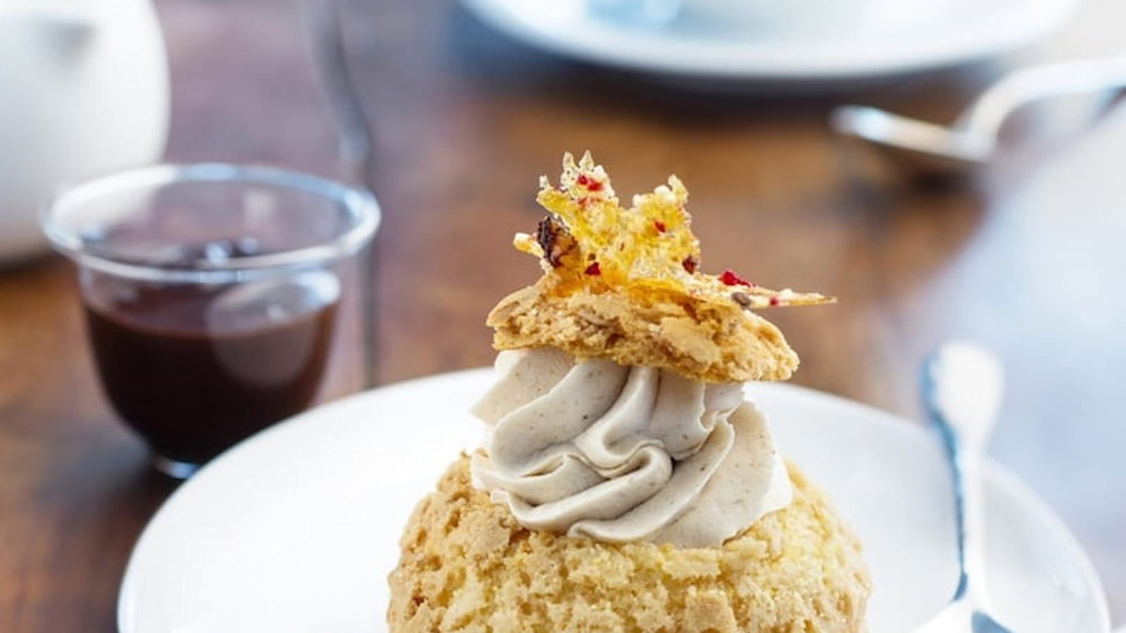 Profiteroles chantilly châtaigne, croquant caramel amandes