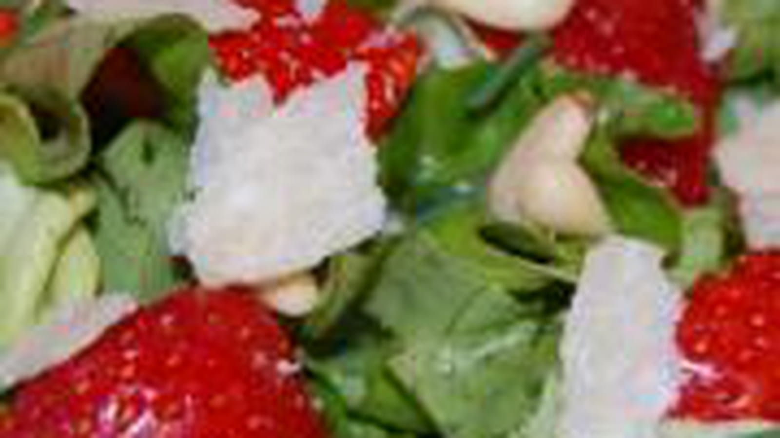 Salade verte aux fraises