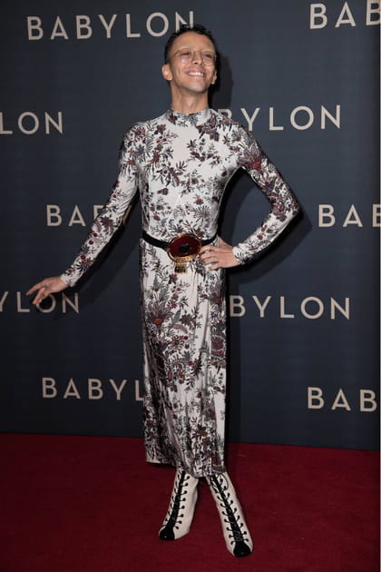 Bilal Hassani en robe imprimée