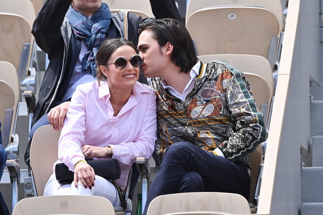 Qu'est-ce qu'Alain-Fabien Delon a pu murmurer &agrave; l'oreille de Capucine Anav dans les tribunes de Roland Garros&nbsp;?