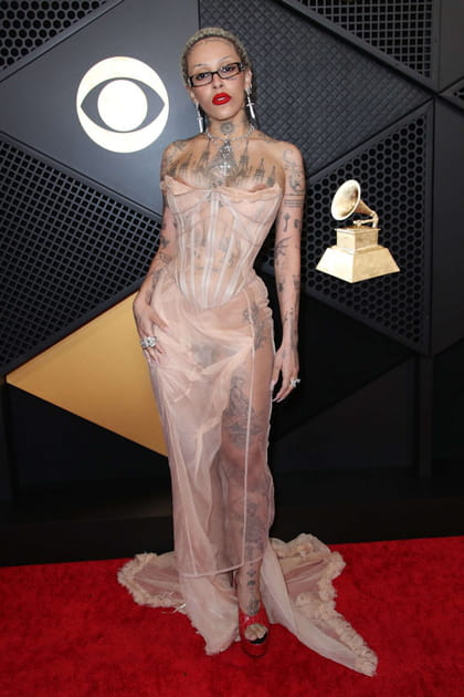 Doja Cat en robe corset transparente Dilara Findikoglu