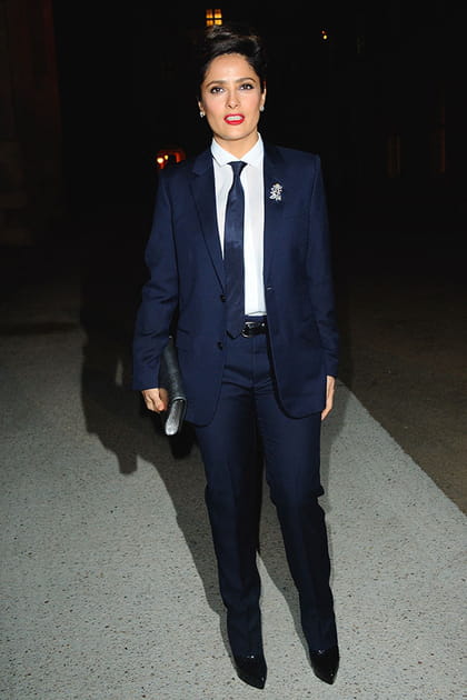 Salma Hayek en costume pantalon marine