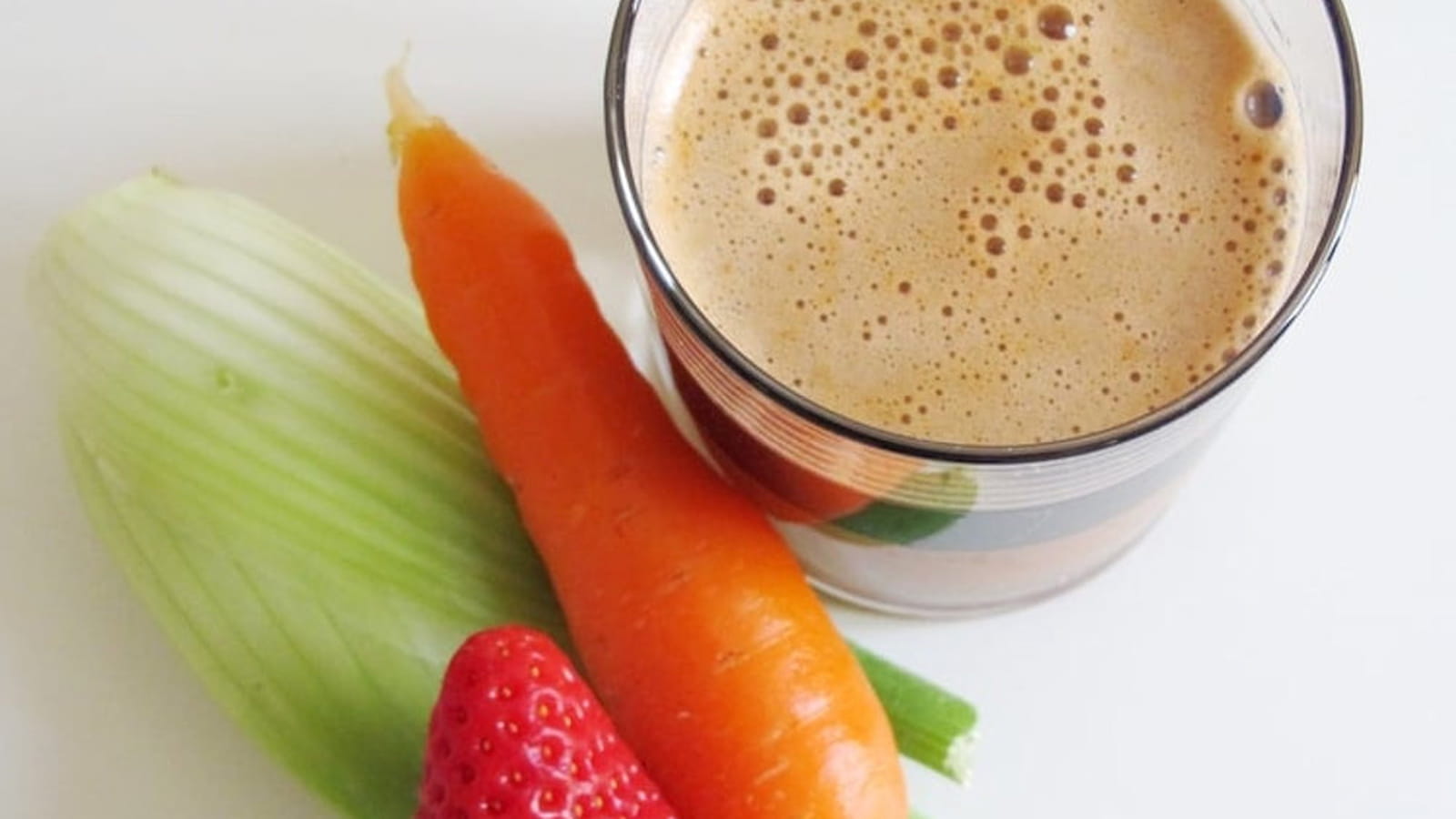 Jus de fenouil, carotte, céleri et fraise