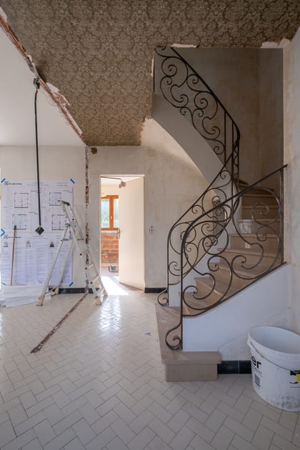 Avant&nbsp;: un escalier &agrave; sublimer dans l'entr&eacute;e