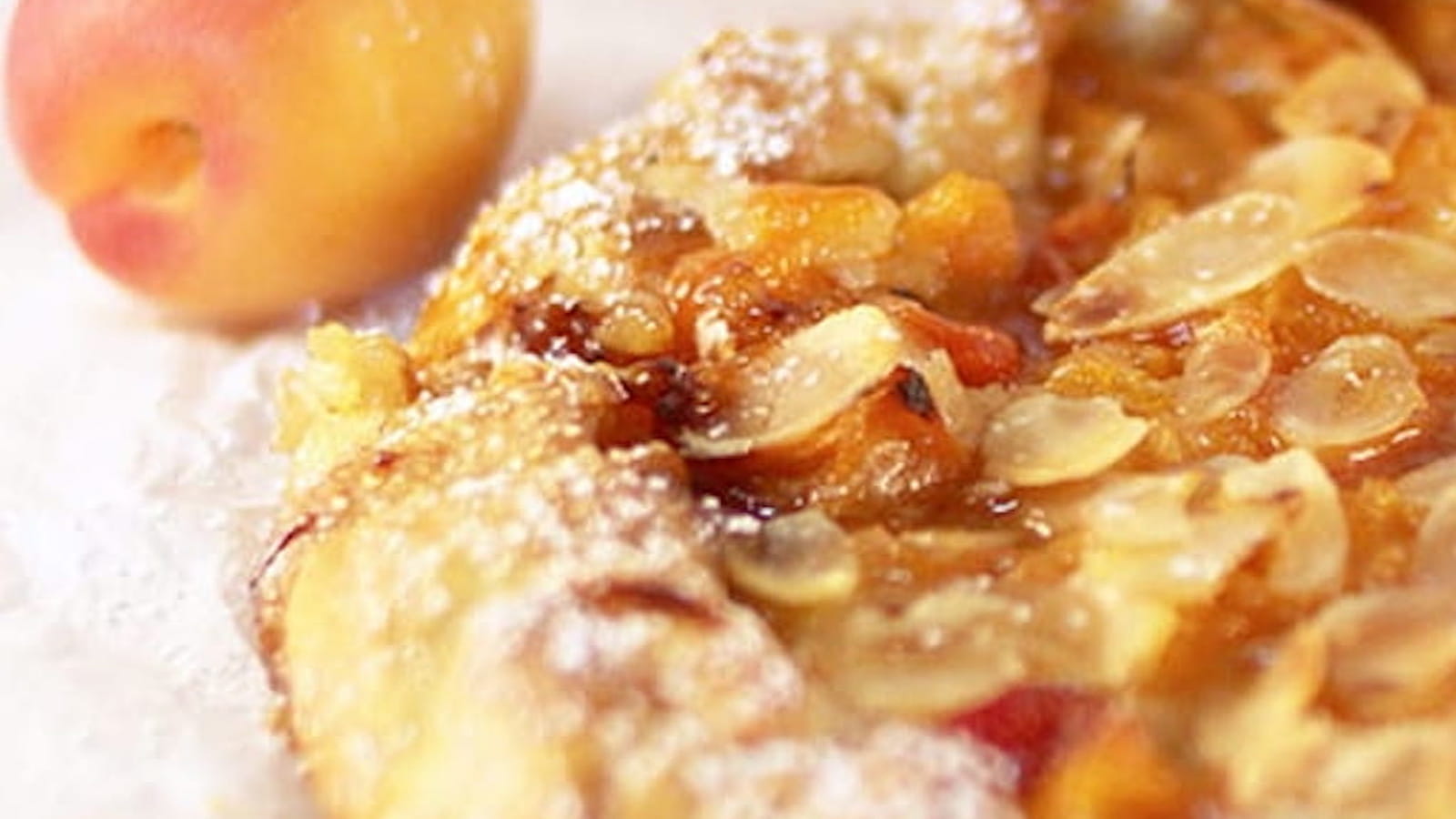 Tarte rustique abricots et amandes