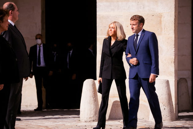 Le couple présidentiel face à Jean Castex et Roselyne Bachelot