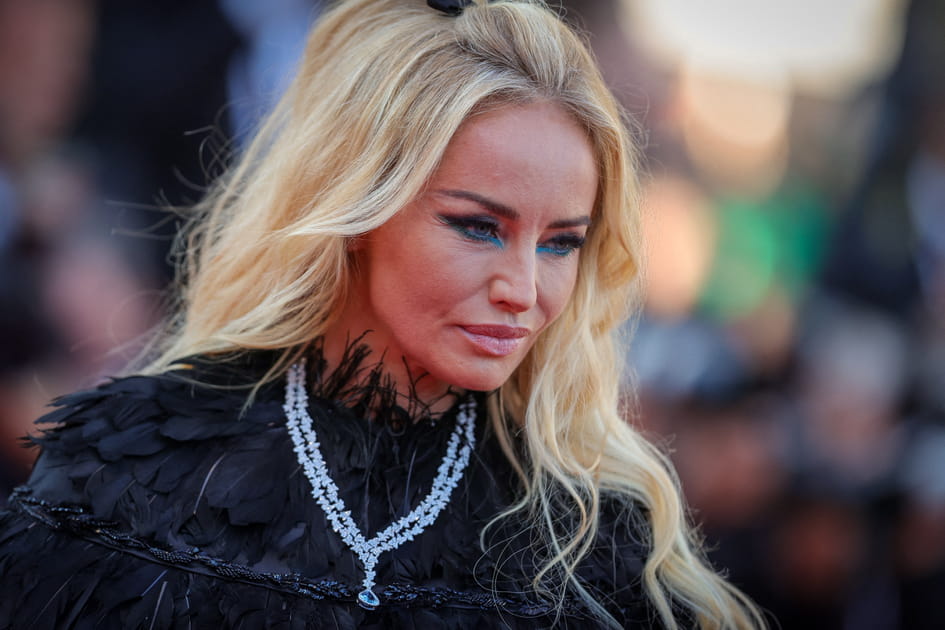 Le regard bleut&eacute; d'Adriana Karembeu