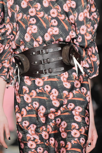 La ceinture serre-taille du d&eacute;fil&eacute; A Detacher