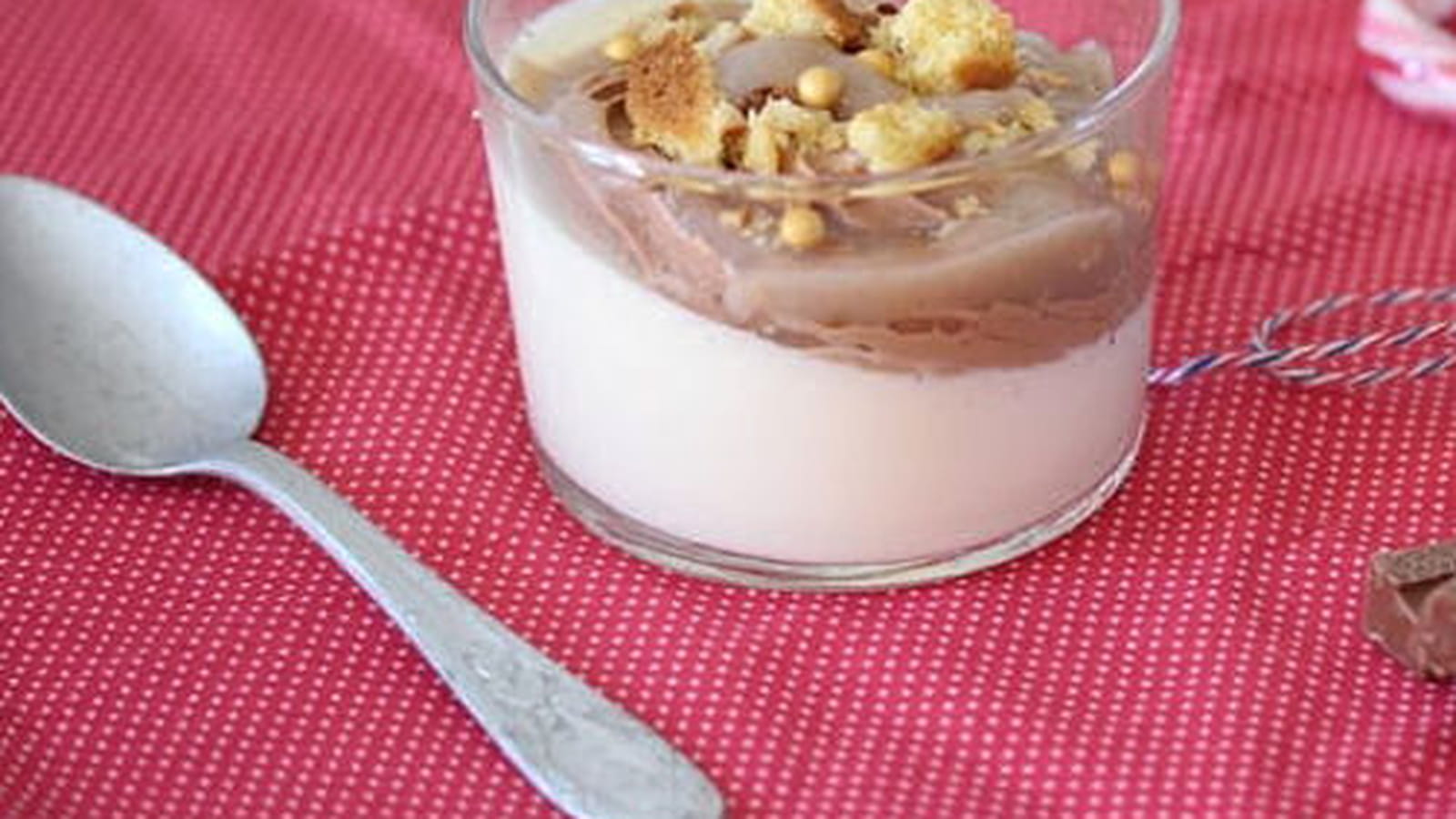 Panna cotta vanille, ganache chocolat au lait et coulis banane et litchi en verrines