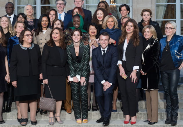 Emmanuel Macron prend la pose au c&ocirc;t&eacute; d'Emma Watson