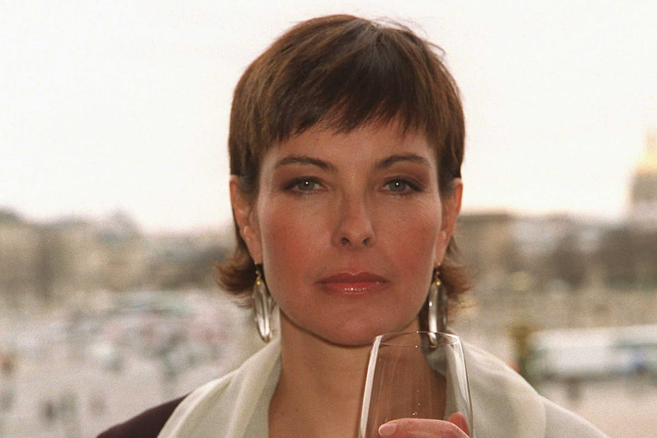 Carole Bouquet, audacieuse avec sa coupe mulet