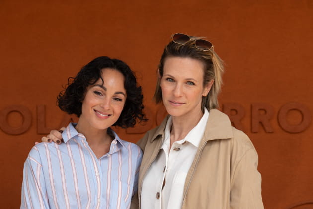 Barbara Pravi et Lorie Pester prennent la pose au village de Roland-Garros