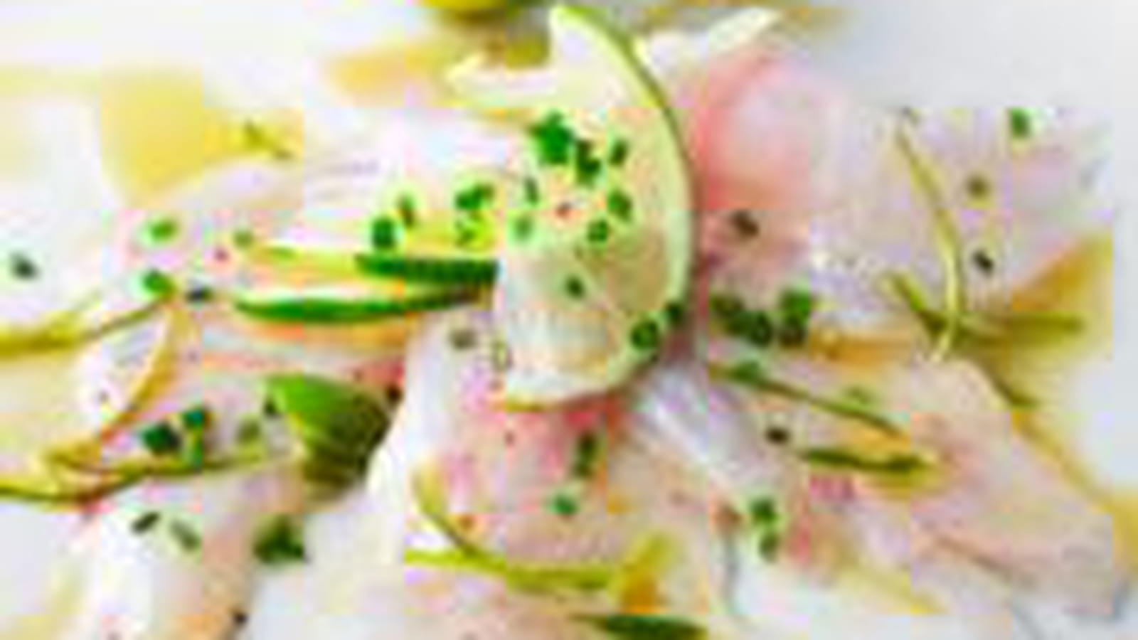 Carpaccio de bar aux pêches