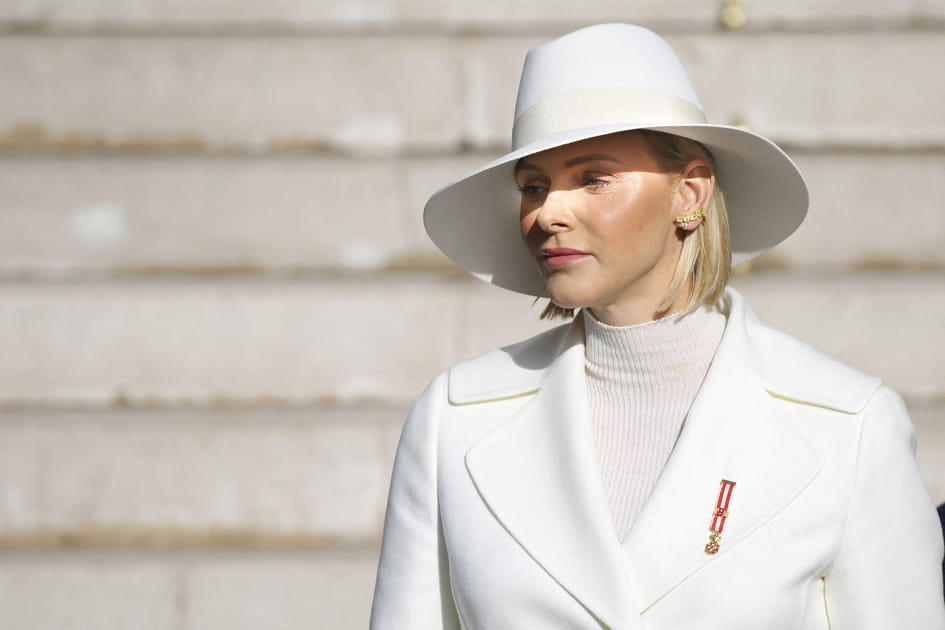 Le carr&eacute; lisse de Charlene de Monaco