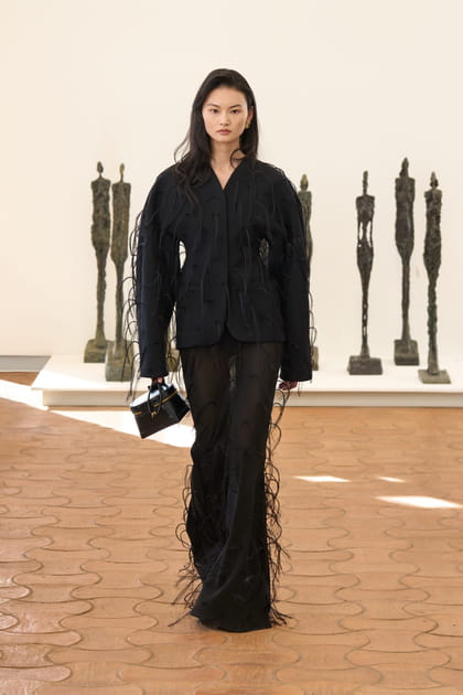 Look 25 du défilé Jacquemus "Les sculptures"