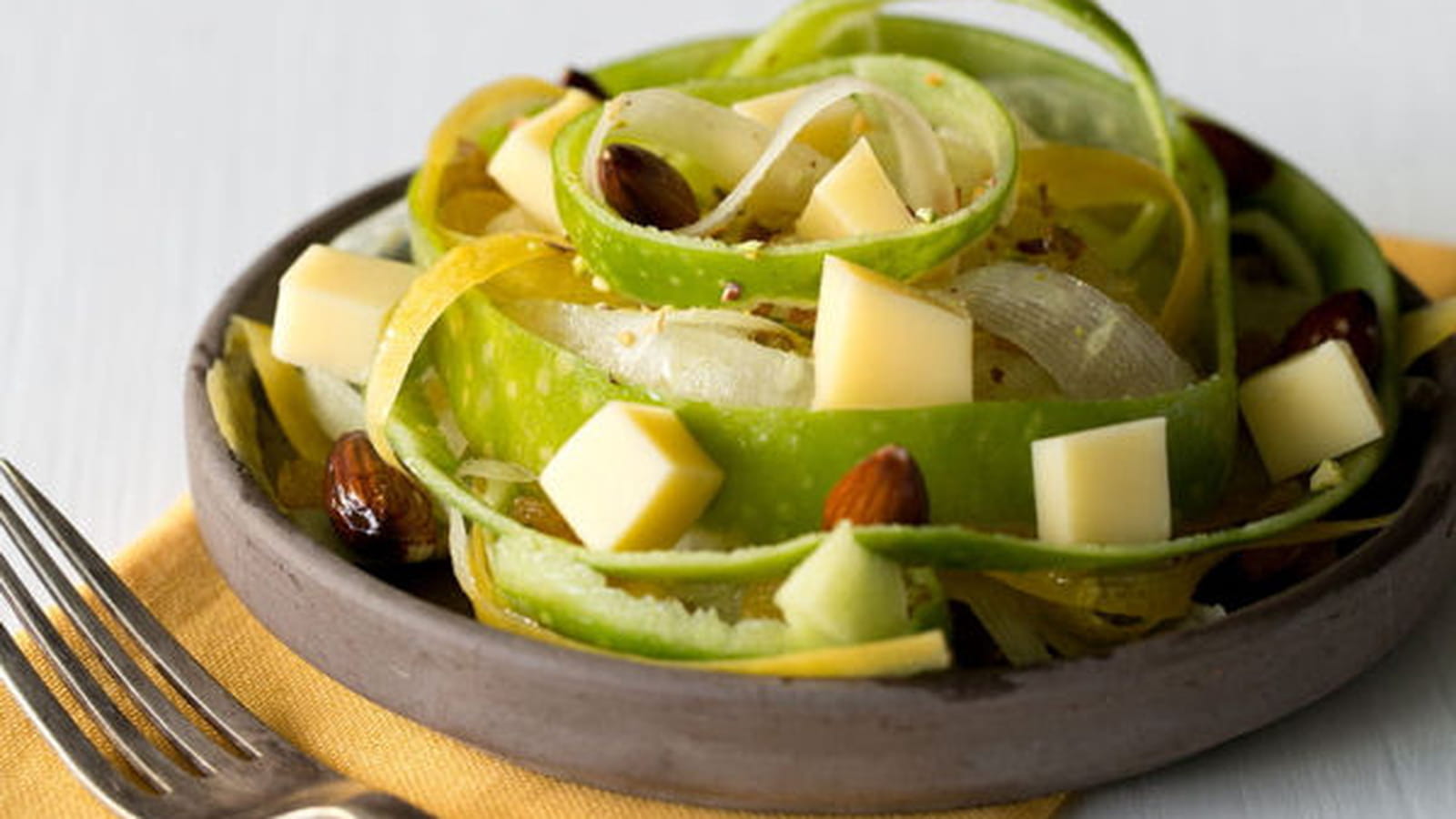 Salade de carottes, pommes vertes et fromage