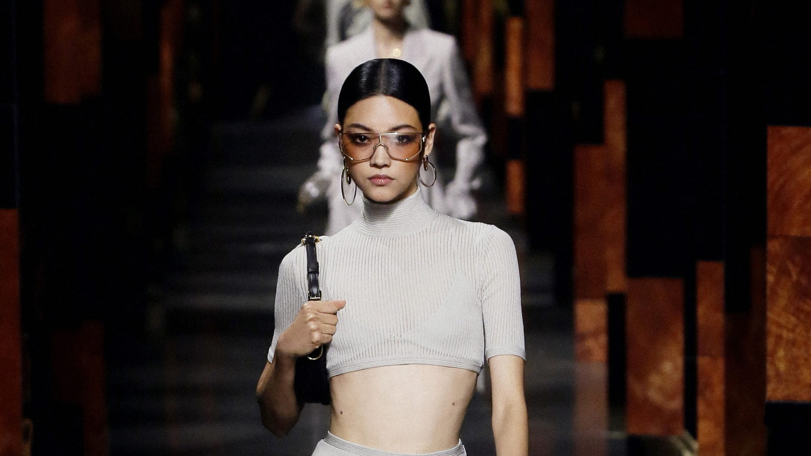 Look 16