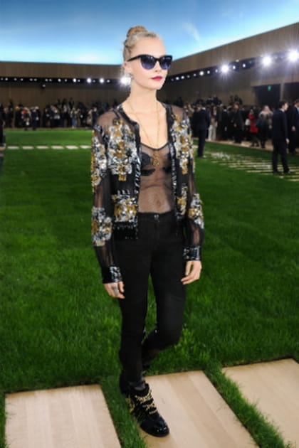 Cara Delevingne au d&eacute;fil&eacute; Chanel