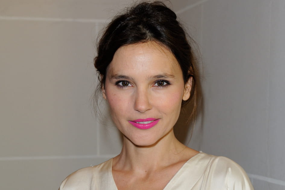 La bouche rose fluo de Virginie Ledoyen