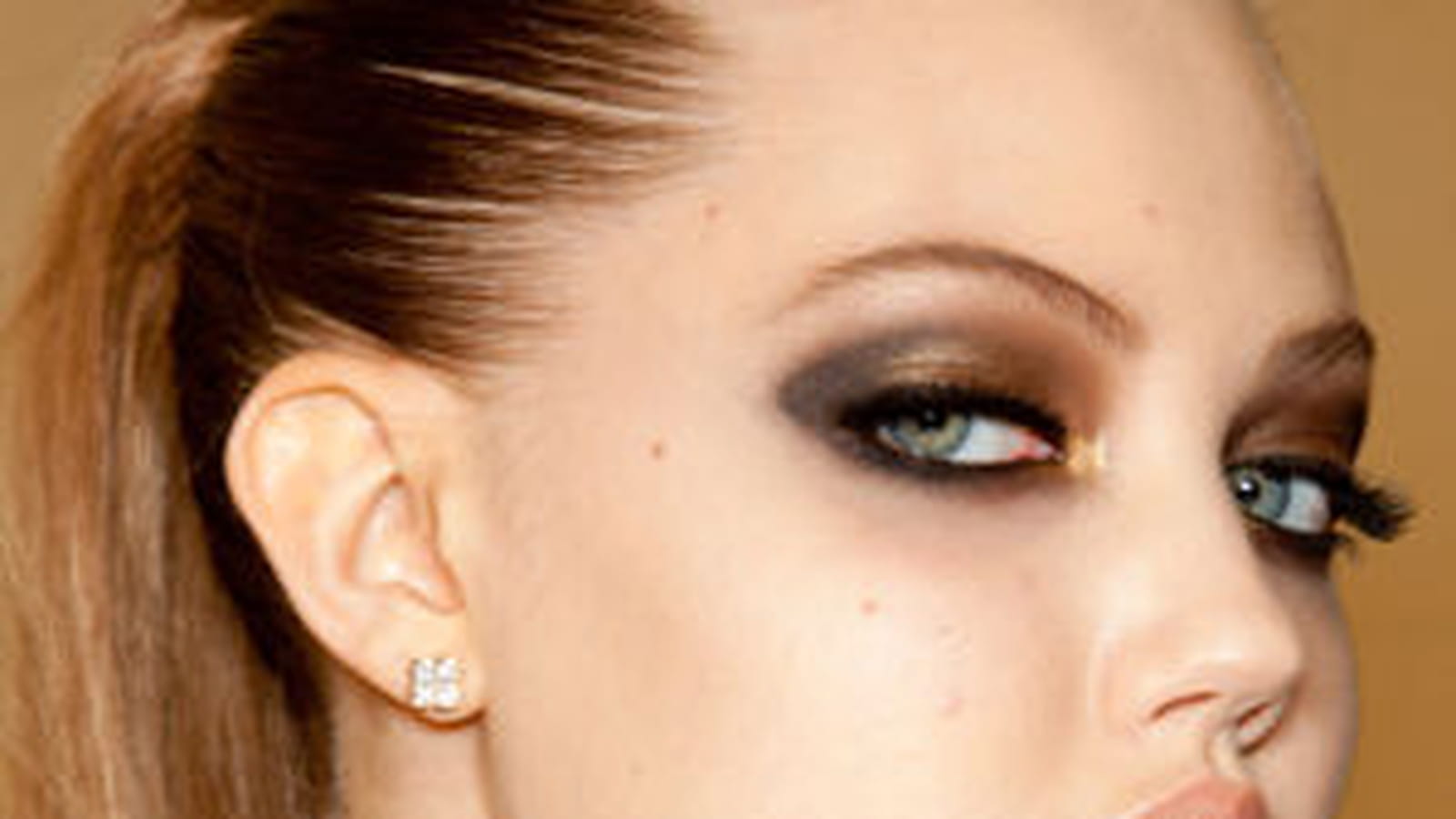 L'oeil félin chez Versace 