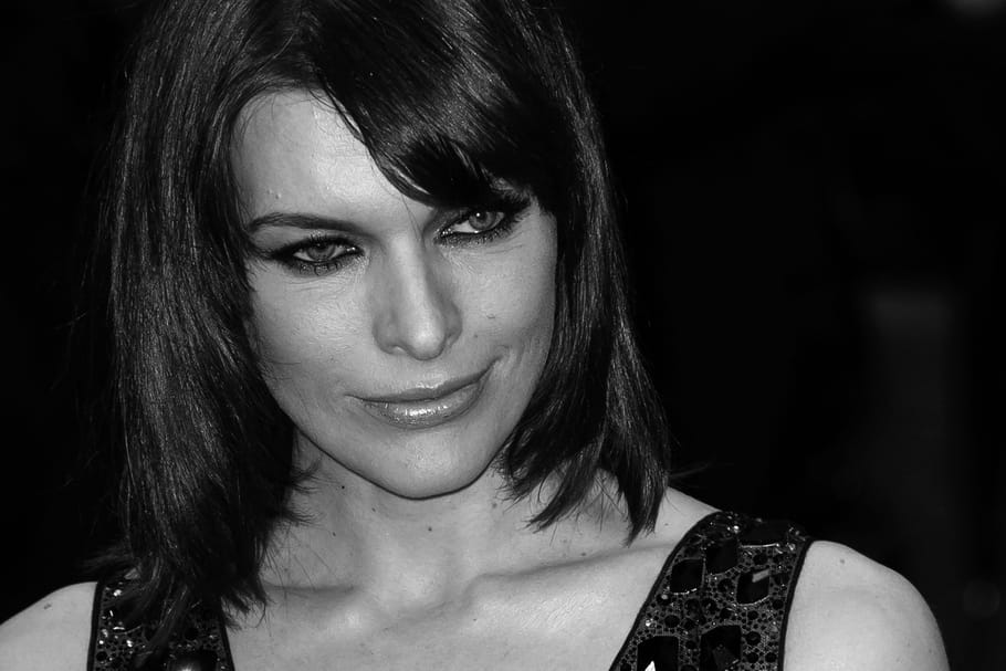 Milla Jovovich, pro-IVG, raconte son avortement à 4 mois de grossesse