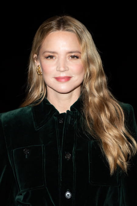 Virginie-Efira-rouge-a-levres-bonne-mine-Saint-Laurent