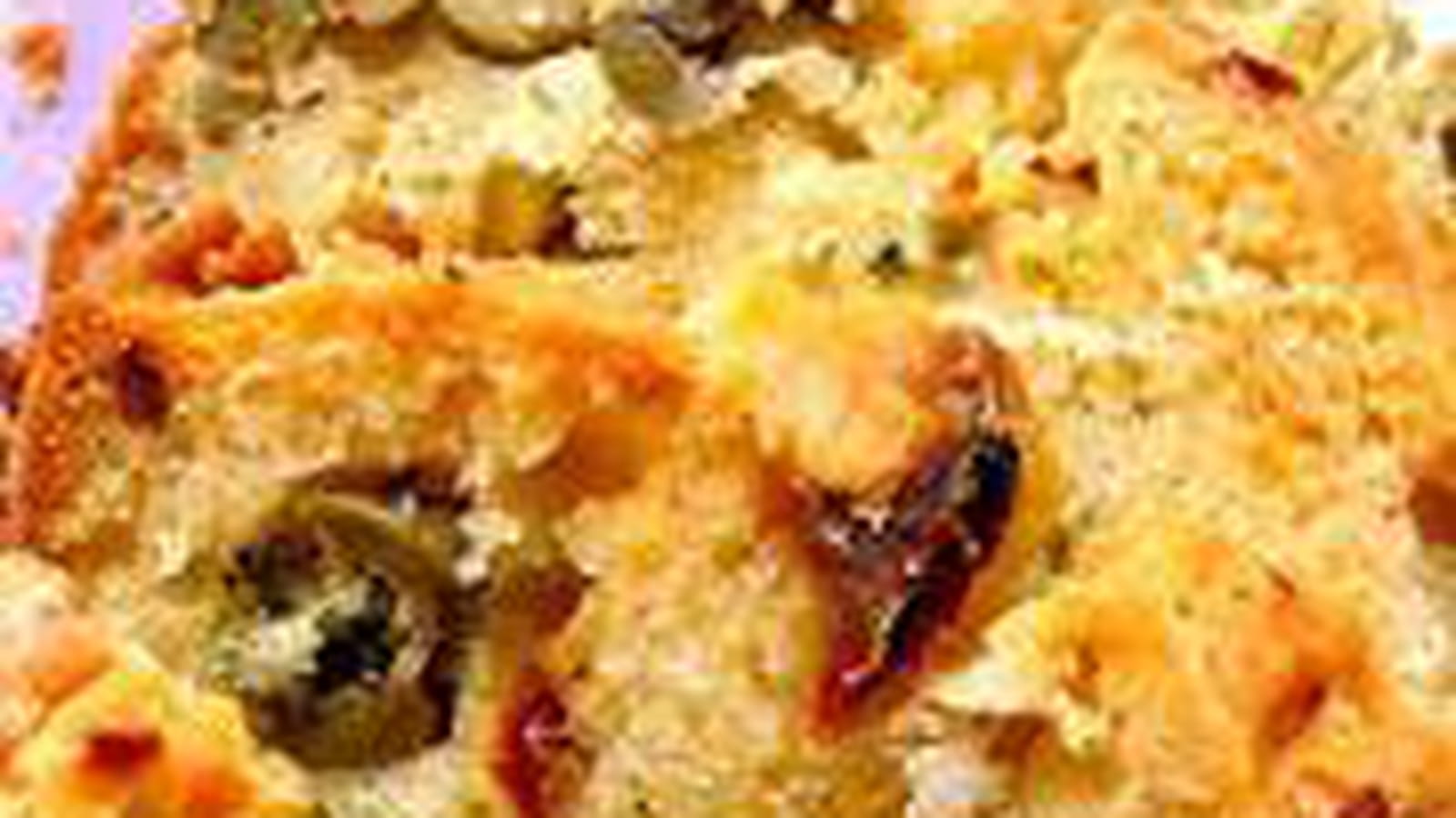 Cake aux tomates séchées, feta et olives