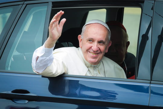 Le pape Fran&ccedil;ois a vid&eacute; son compte en banque avant de mourir&nbsp;: &agrave; qui a-t-il donn&eacute; cette (grosse) somme d'argent&nbsp;?