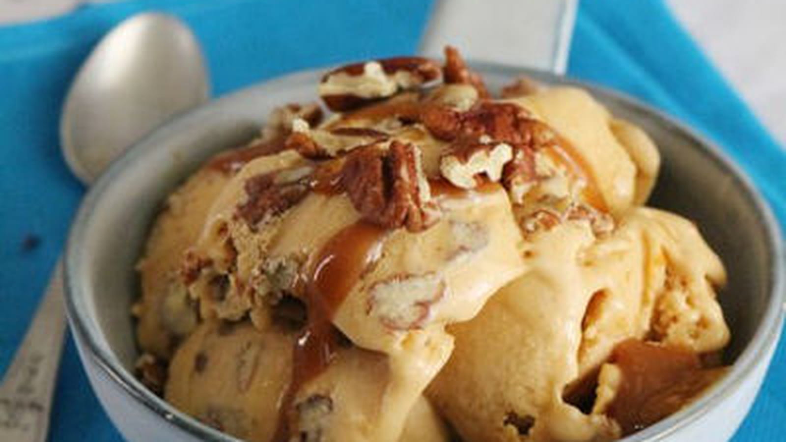 Glace à la confiture de lait et noix de pécan (sans sorbetière)