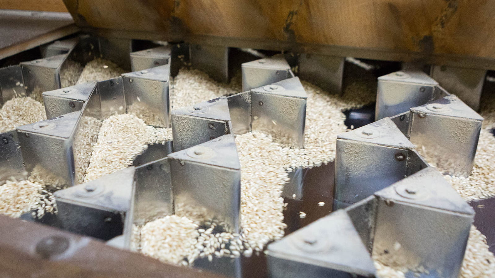 Le triage du riz par vibrations