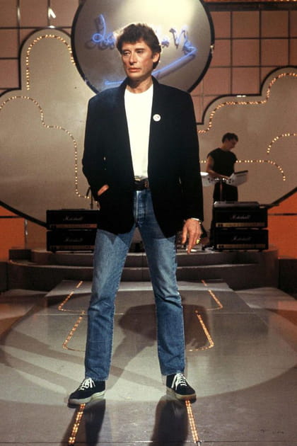 Johnny Hallyday en jean et blazer noir