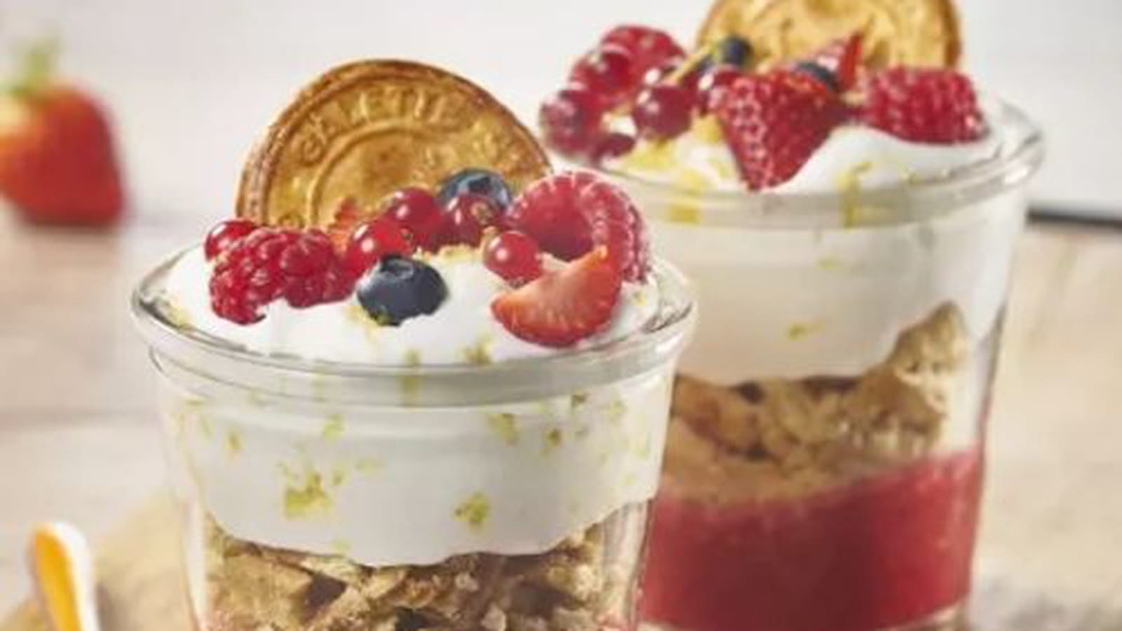 Tiramisu aux fruits rouges et galettes St Michel