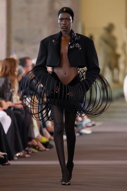 Look 11&nbsp;du d&eacute;fil&eacute; Schiaparelli haute couture automne-hiver 2023-2024