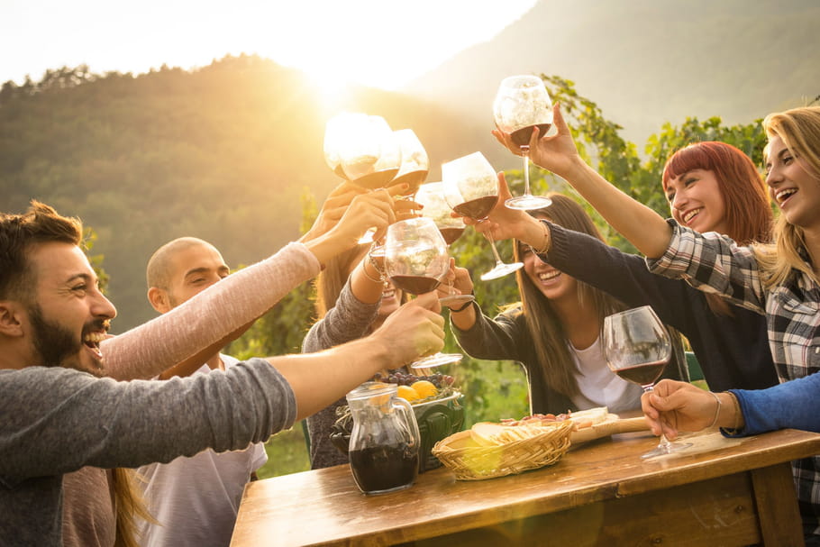 Mentez sur le prix de votre bouteille de vin... Vos amis l'apprécieront plus !