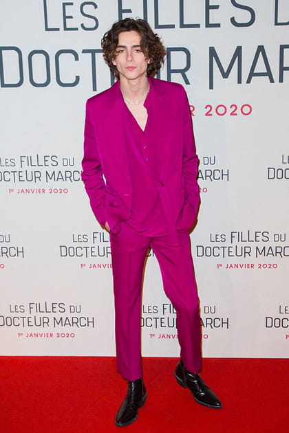 Timothée Chalamet en costume rose fuchsia Stella McCartney
