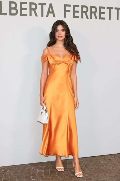 Sara Sampaio au d&eacute;fil&eacute; Alberta Ferretti