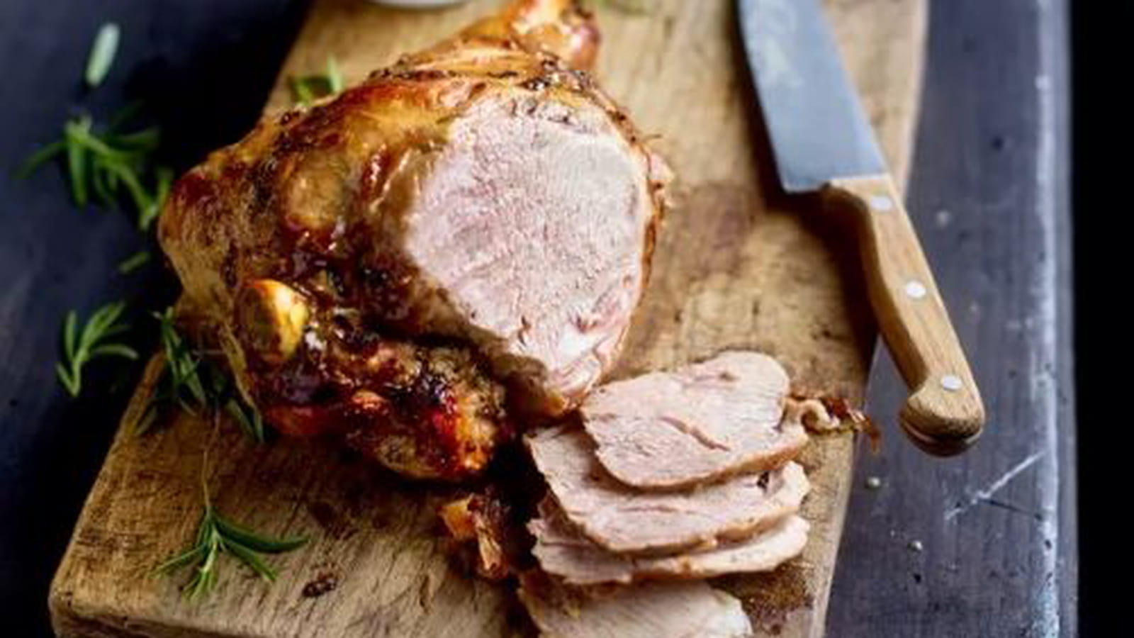 Gigot d’agneau irlandais à l’ail et au romarin
