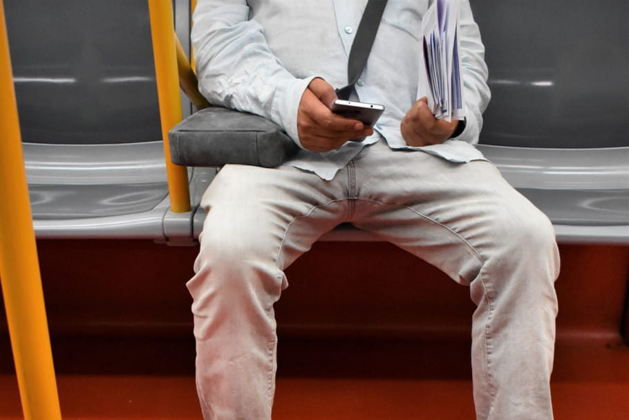 Manspreading : l'étalement masculin qui dérange