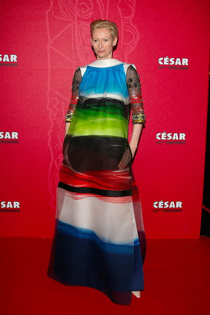 Tilda Swinton en robe longue multicolore Christian Lacroix