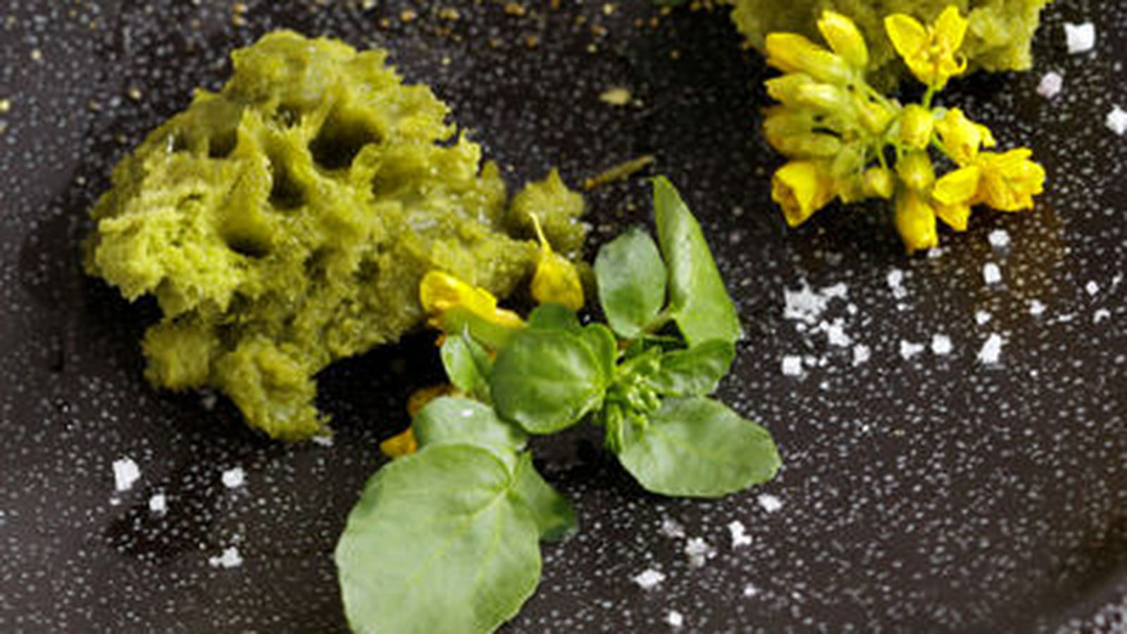 Gâteau éponge au cresson
