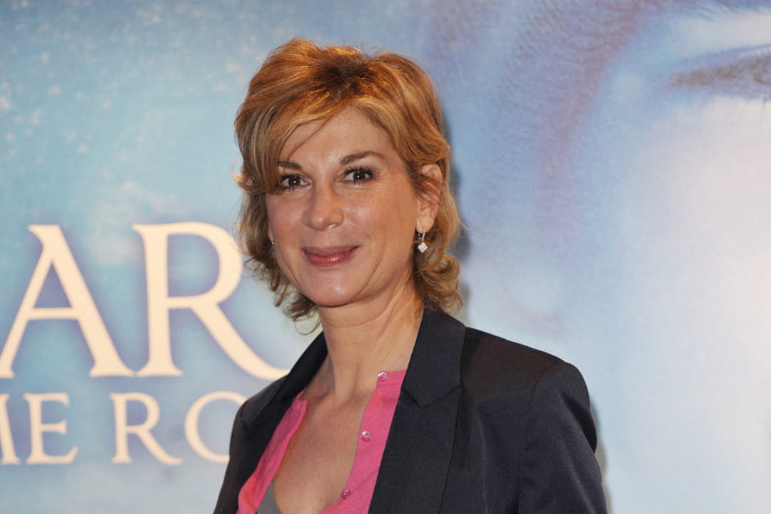 Le carré court moderne de Michèle Laroque