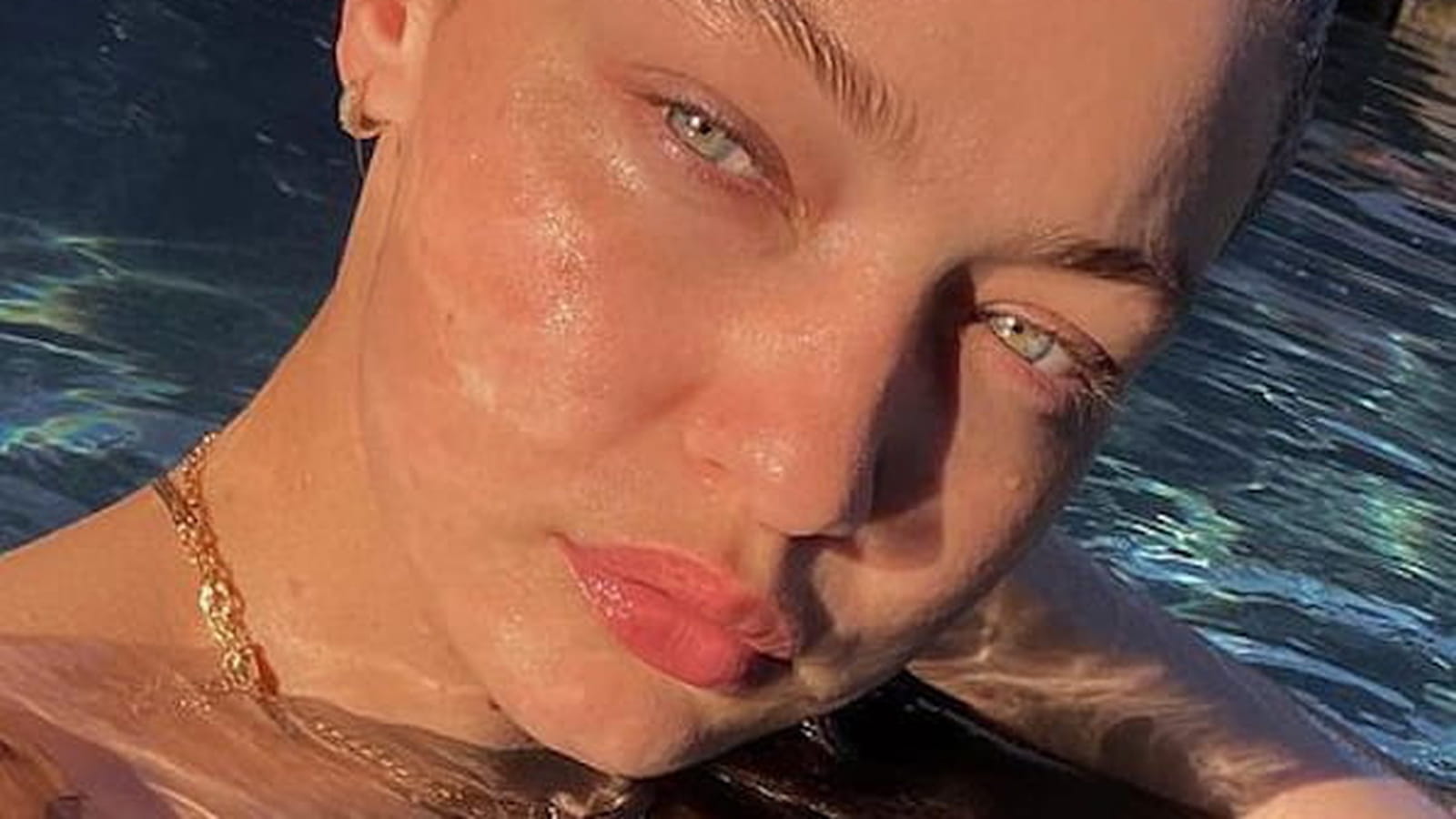 Gigi Hadid sans make-up
