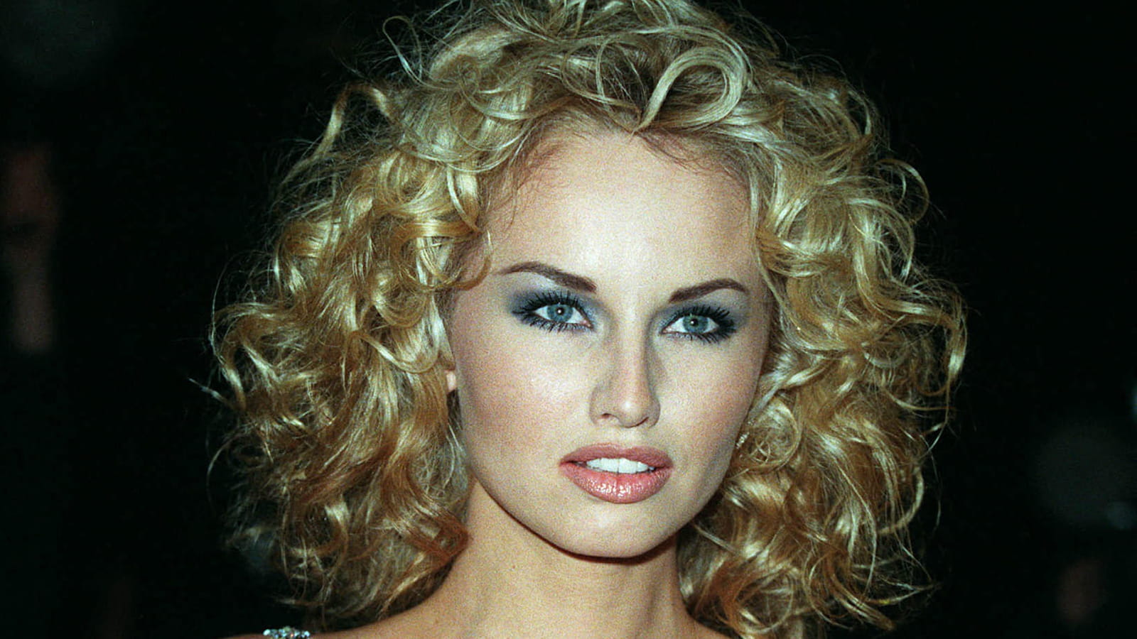 Adriana Karembeu, 23 ans