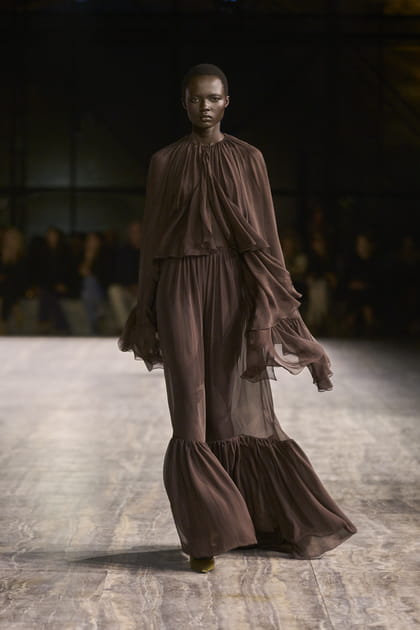 Look 46 du défilé Saint Laurent printemps-été 2024