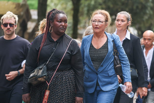 Catherine Frot et sa fille Suzanne aux obs&egrave;ques de Dominique Frot