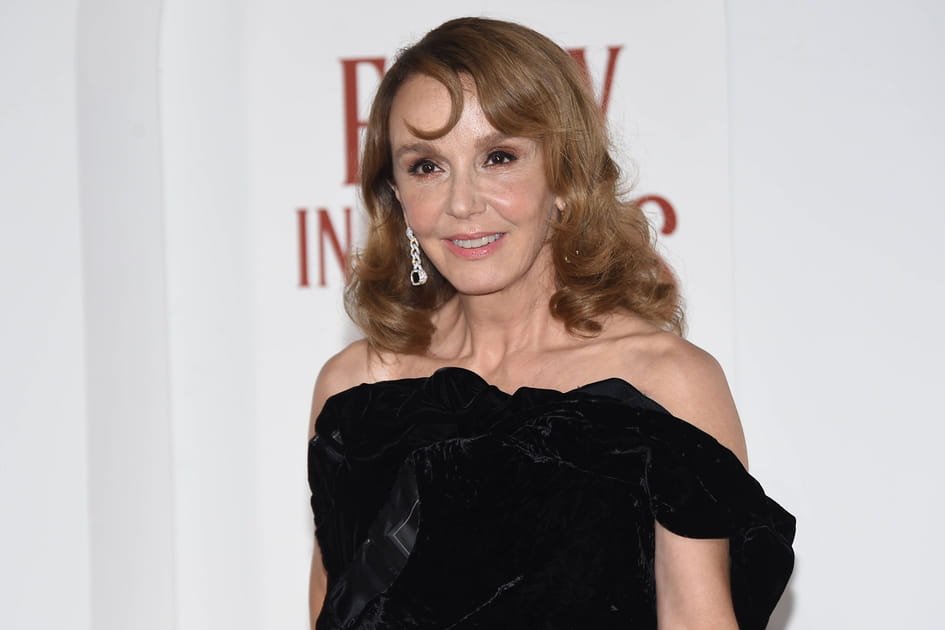 Philippine Leroy-Beaulieu, r&eacute;tro avec sa m&egrave;che boucl&eacute;e