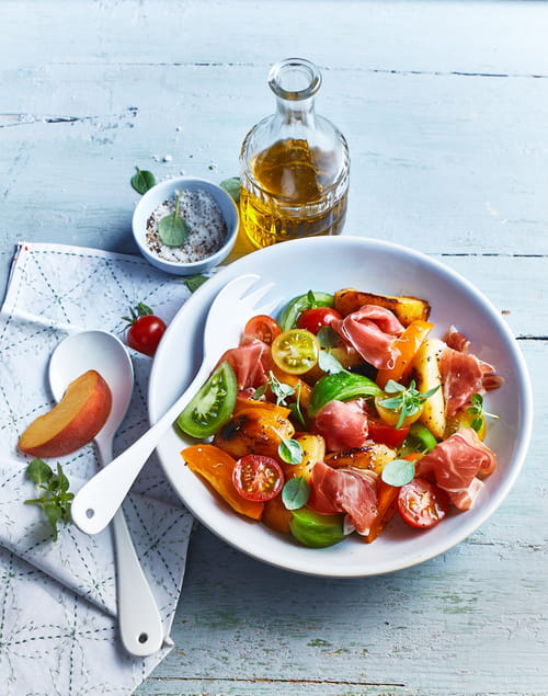 Salade de pêches rôties et jambon Serrano